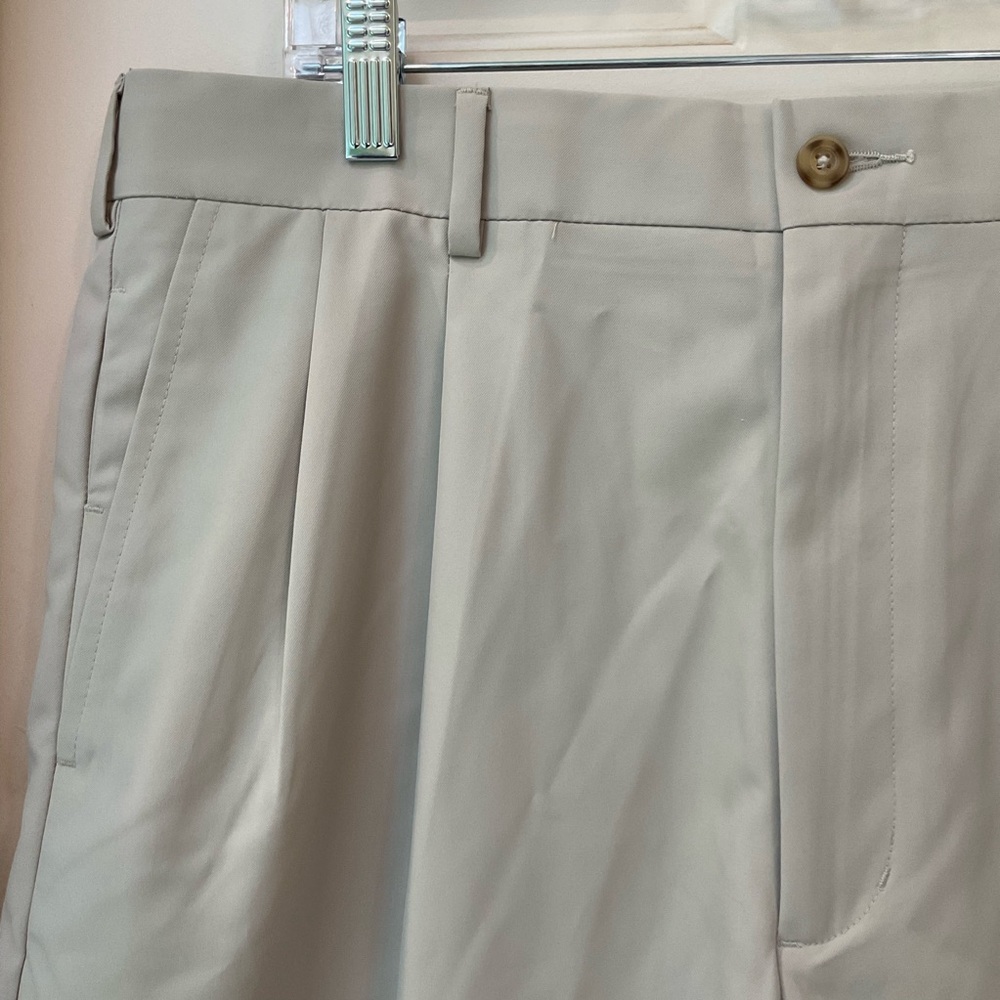 Champions Tour Men’s Shorts NWOT, Pleated Front, Zip, Loops, Side Lockets, Sz 36 - Picture 4 of 12